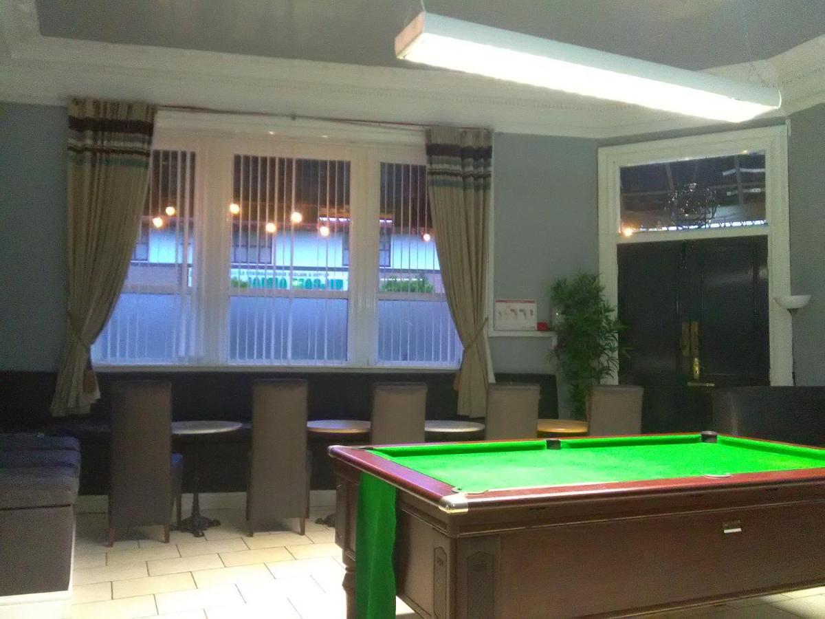 Newcastle West Hotel & Bar エクステリア 写真